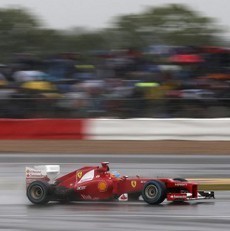 Alonso Raih Pole di Silverstone yang Basah