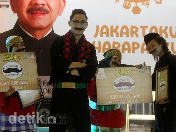 Ramai-ramai Mirip Kumis Pak Gubernur