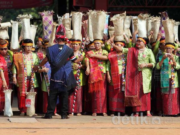 Pesta Marga Simbolon Berlangsung Meriah