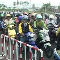 Libur Sekolah Usai, Arus Lalu Lintas di Jembatan Suramadu Meningkat