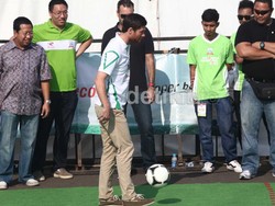 Xabi Alonso menyapa penggemarnya di Lapangan Silang Monas. Para penonton yang hadir di Monas, dibuat histeris saat Alonso memasuki panggung yang telah disediakan pihak sponsor.