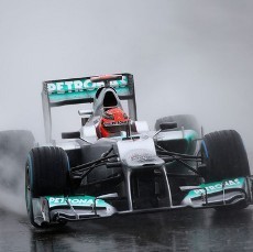 Schumi Harapkan Balapan Basah