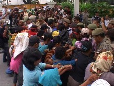 Tak Bisa Temui Mendagri, Petani Ricuh dengan Satpol PP Medan