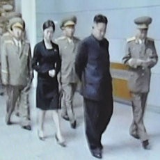 Wanita Misterius Dampingi Pemimpin Korut, Siapa Dia?