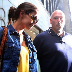 Katie Holmes Semakin Tegar