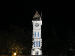 Cahaya Cantik Jam Gadang di Malam Hari