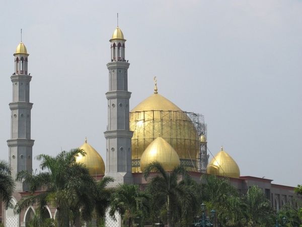 Decak Kagum Tak Henti di Masjid Kubah Emas, Depok