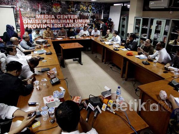 Rapat Perbaikan DPT Pilgub DKI Berjalan Alot