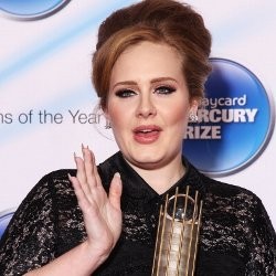 Adele Rekam Lagu Spesial Untuk Jabang Bayinya