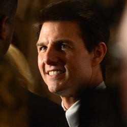 Katie Holmes Keukeuh, Tom Cruise Semakin Terpuruk