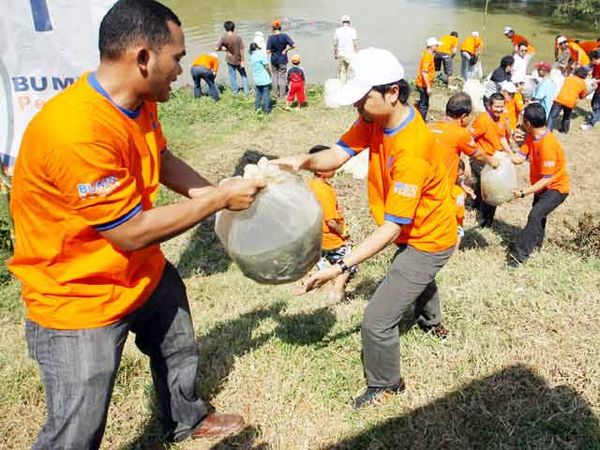 Tebar Ikan Peduli Lingkungan