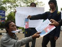 Mahasiswa Demo Pencalonan Alex Noerdin
