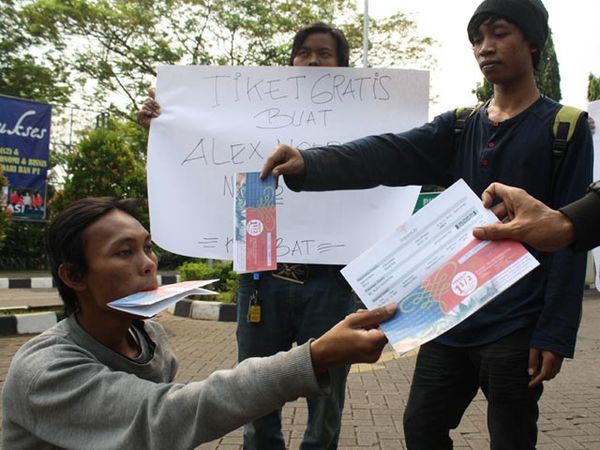 Mahasiswa Demo Pencalonan Alex Noerdin Mahasiswa Demo Pencalonan Alex Noerdin