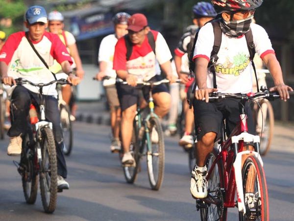 Bersepeda di HUT Mal Kalibata City