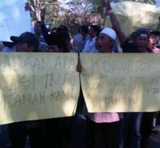 Puluhan Petani Malang Geruduk Kantor Kejaksaan