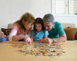 4 Manfaat yang Didapat dengan Mengajak Anak Bermain Puzzle