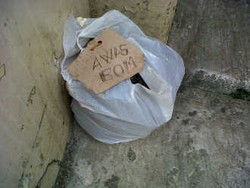 Bertuliskan Awas Bom, Benda Mencurigakan di Rumah Azas Tigor Berisi Gelas