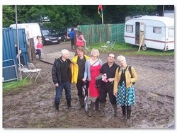 Chumbawamba Bubar Setelah 30 Tahun Bermusik