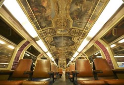 Keren! Istana Versailles Pindah ke Dalam Gerbong Kereta