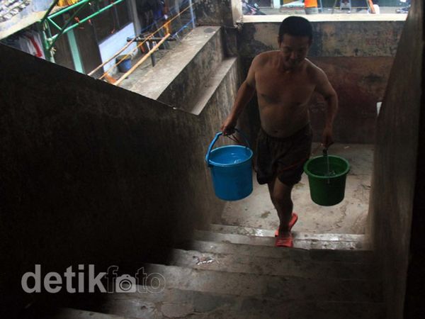 Di Jakarta, Air Bersih Susah-susah Gampang