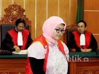 Afriyani Jalani Sidang Perdana Pemakaian Narkoba