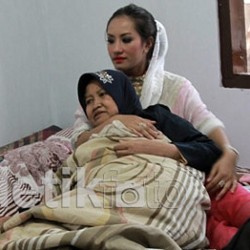 Demi Pengobatan Ibunda, Shinta Bachir Rela Kerja Apa Saja