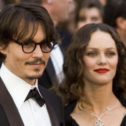 Putus dari Johnny Depp, Vanessa Paradis Kembali ke Pelukan Lenny Kravitz?