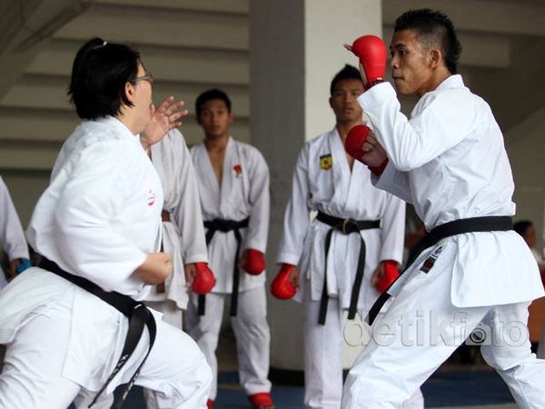 26 Karateka Indonesia Siap Berlaga di AKF 2012
