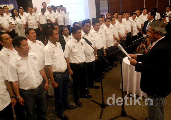 Djohar Arifin Lantik Pengurus PSSI Sulsel