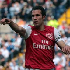 Kejar Van Persie, City Bakal Lepas Adebayor dan Dzeko