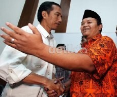 Pendukung No 1 dan 3 di TPS Foke Saling Huu....