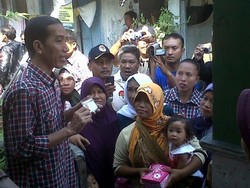 Tumpangi Alphard, Jokowi Sambangi Kediaman Mega Tanpa Baju Kotak-kotak