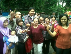 Jokowi Menang di TPS Megawati, Salam Metal Bergema