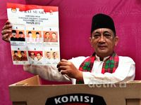 Hendardji Nyoblos di TPS 30