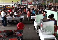 Ramai-ramai Nyoblos di Pasar Tanah Abang