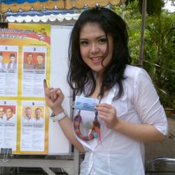 Nyoblos Pertama Kali, Tina Toon Senang