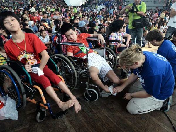 3000 Anak Dapat Sepatu Gratis