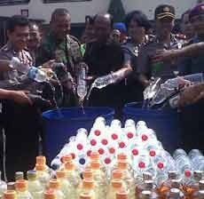Tiga Ribu Botol Miras Dimusnahkan Polres Pelabuhan Tanjung Perak