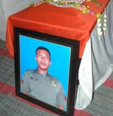 Korban Panser Terbalik Tiba, Jenazah Praka M Taufik Disambut Isak Tangis