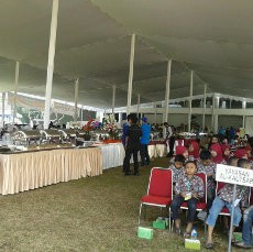 Buffet Sepanjang 70 Meter Disajikan Bagi 600 Anak Panti Asuhan