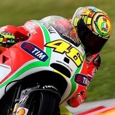 Rossi Bertekad Senangkan Fans 