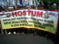  10 Kompi Polisi Disebar di Kemenakertrans Amankan Demo Buruh