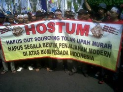 Massa Buruh ke Kantor Hatta Rajasa, Awas Macet di Lapangan Banteng