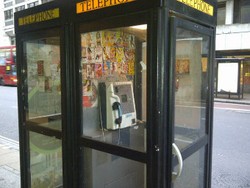 Ssst! Kontak Phone Sex pun Terpampang di Telepon Umum di London