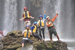 Serunya berarung jeram di sungai Pekalen Probolinggo
