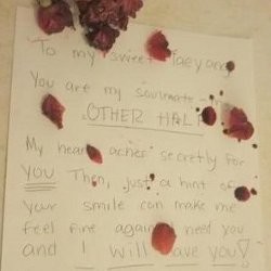 Sasaeng Fans Gunakan Darah untuk Tulis Surat