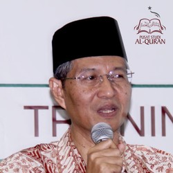 Prof Dr H M Darwis Hude, MA