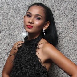 Pose Si Hot Mama Nova Eliza