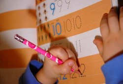 Jangan Larang Anak Jika Ingin Menggunakan Tangan Kiri