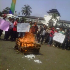Pedagang Ayam Rugi Hingga Ratusan Juta Sejak Harga Melejit